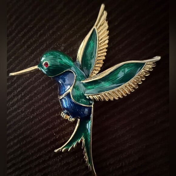 Vibrant Hummingbird Enamel Brooch – Green & Blue with Gold-Tone Accents - Picture 9 of 15